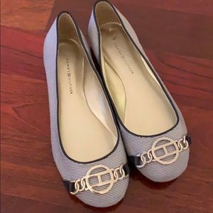 Striped navy blue flats